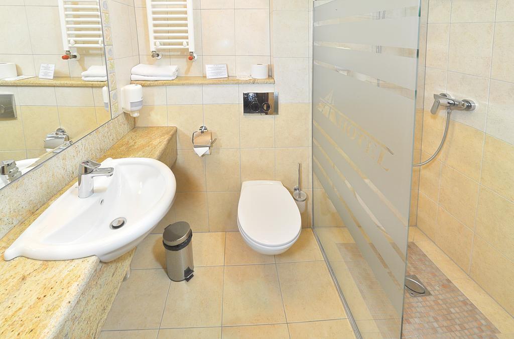 Ahotel Czechowice-Dziedzice Zimmer foto