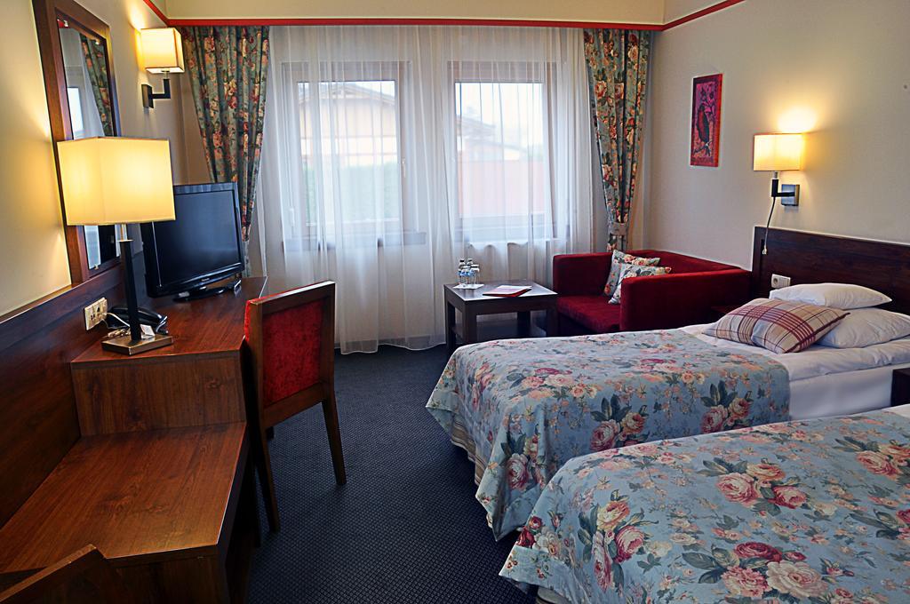 Ahotel Czechowice-Dziedzice Zimmer foto