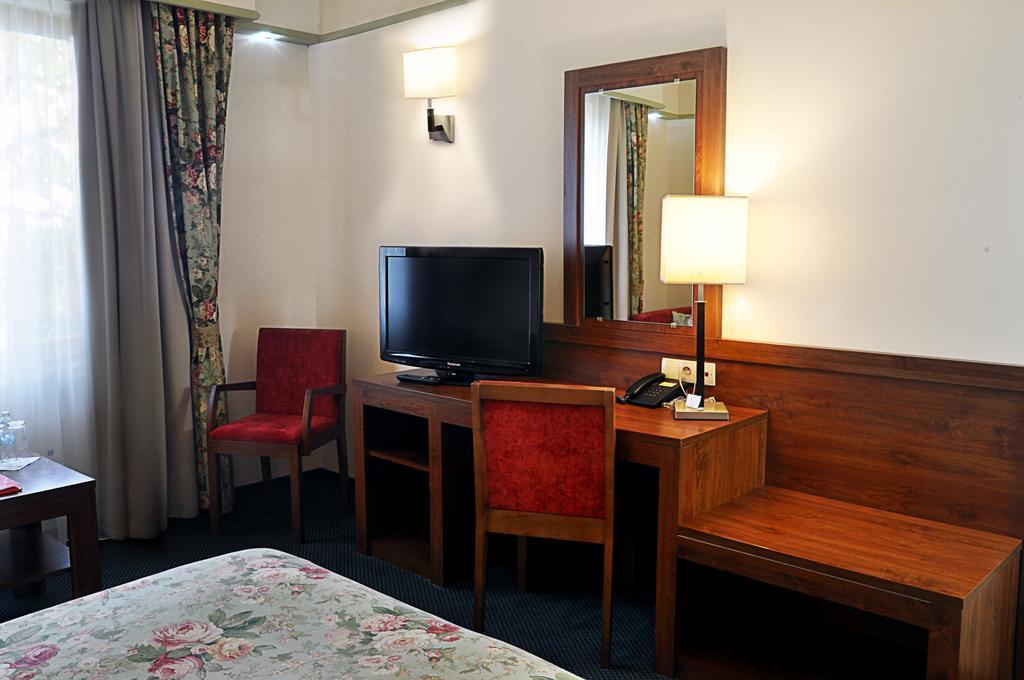 Ahotel Czechowice-Dziedzice Zimmer foto