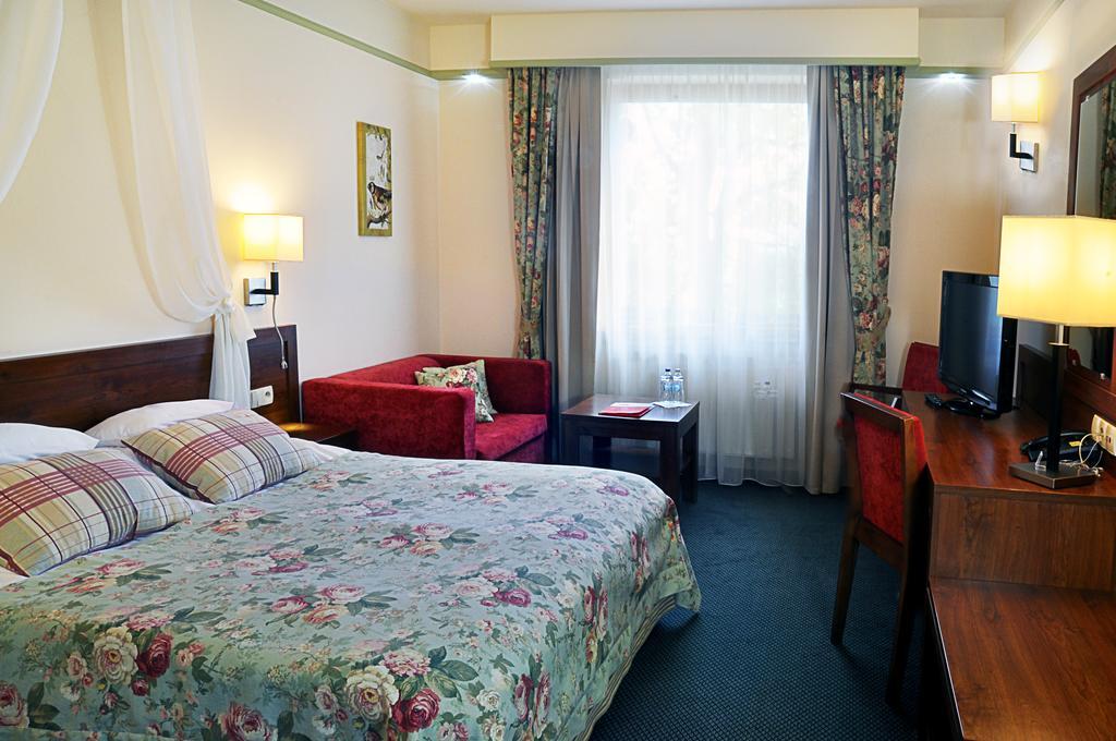 Ahotel Czechowice-Dziedzice Zimmer foto