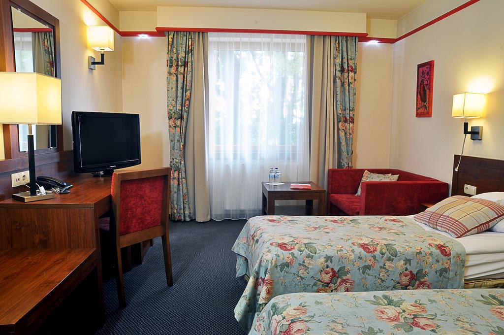 Ahotel Czechowice-Dziedzice Zimmer foto
